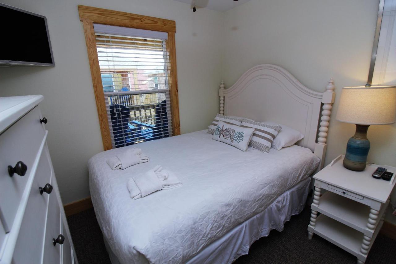 Whalebone Ocean Cottages By Kees Vacations ナグス・ヘッド エクステリア 写真